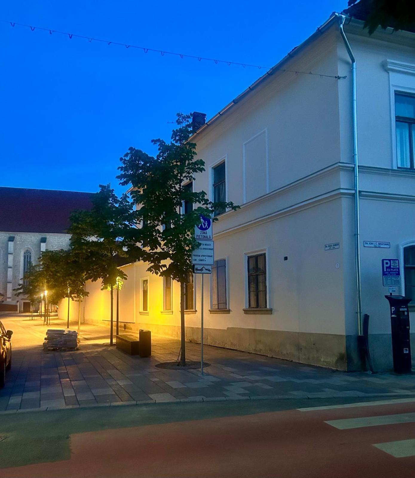 Strada Ion I. C. Bratianu Nr.24 Apartment *